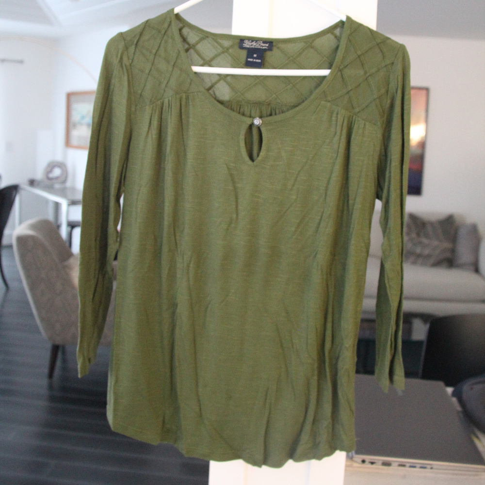 Lucky Brand Keyhole Green Long Sleeve Top